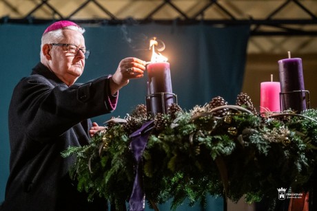 Ne engedjük elszaladni az adventet - Adventi udvar a Püspöki Palota kertjében