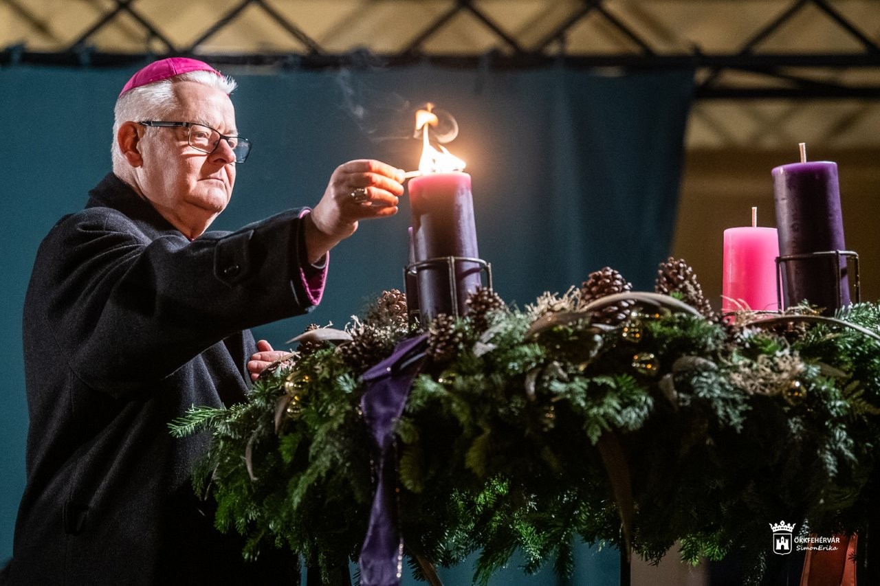 Ne engedjük elszaladni az adventet - Adventi udvar a Püspöki Palota kertjében