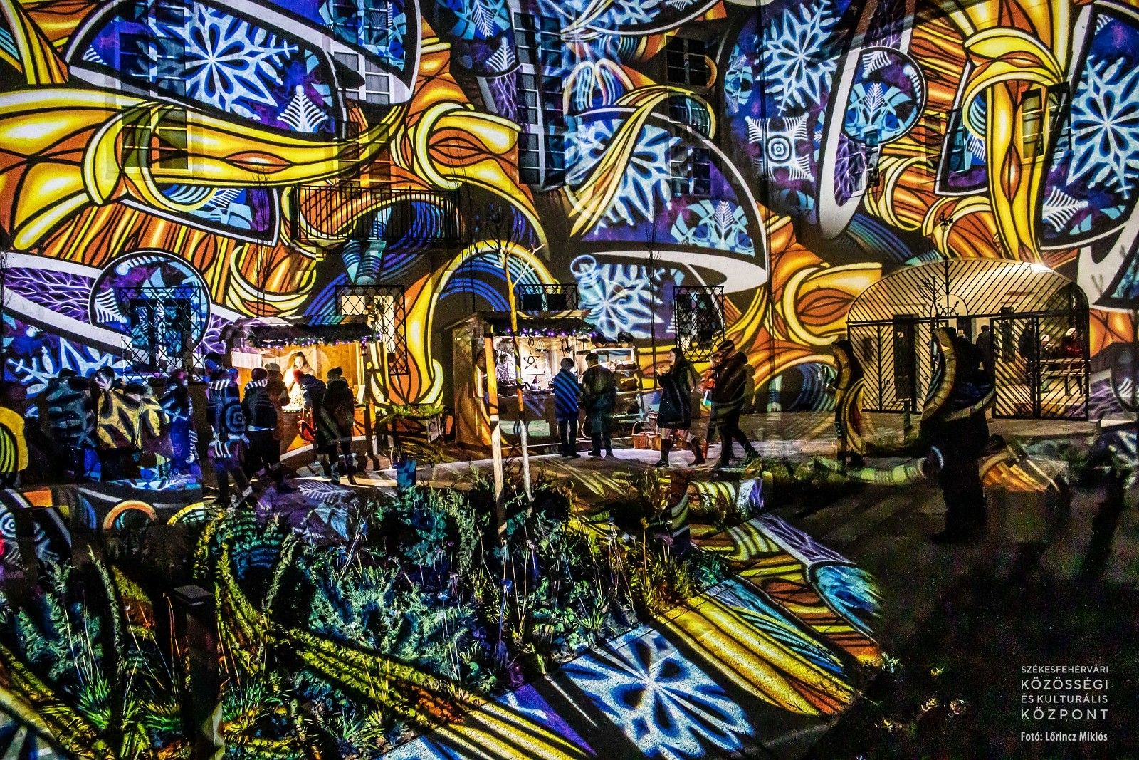 Élő adventi naptár - minden nap kinyílik a Városháza egy-egy ablaka