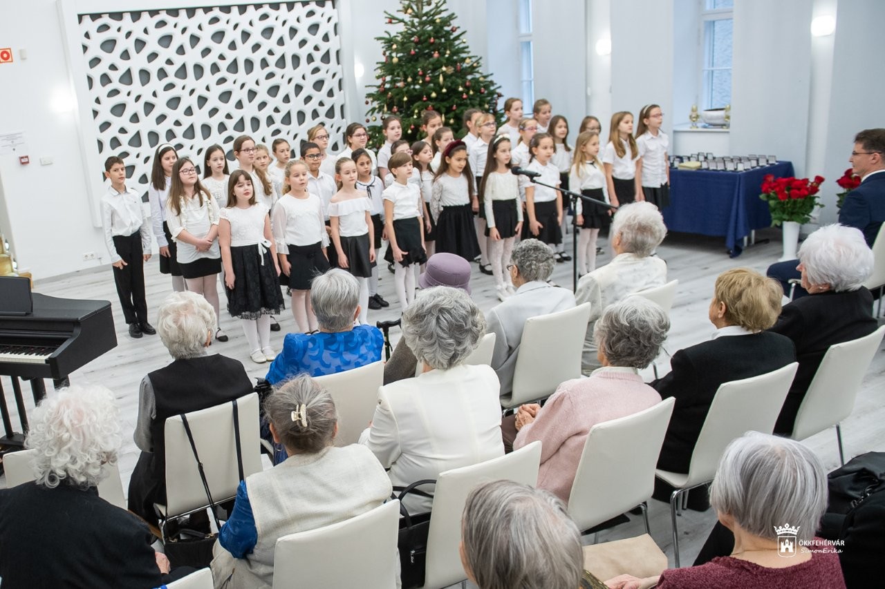 Székesfehérvár emlékdiplomás pedagógusait köszöntötték a Hiemer-házban