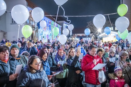 Add tovább! - flashmobbal hívták fel a figyelmet a fogyatékossággal élő emberekre