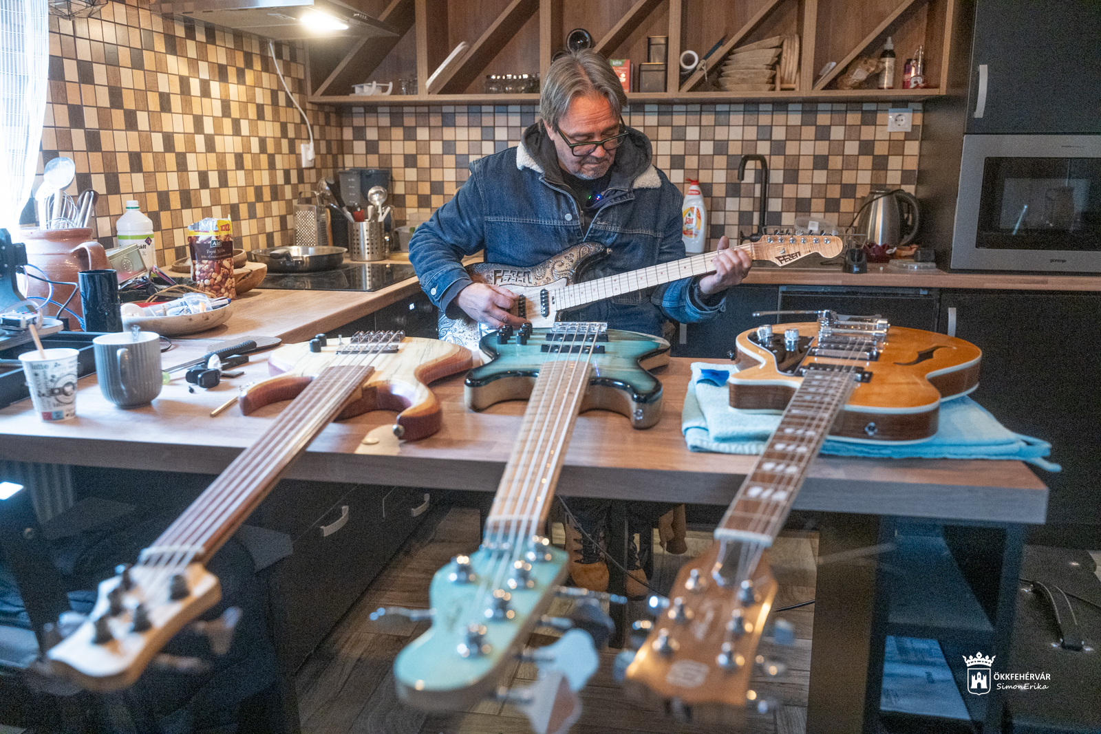 Gitárok szemnek és léleknek – születőben Soma új mesterművei