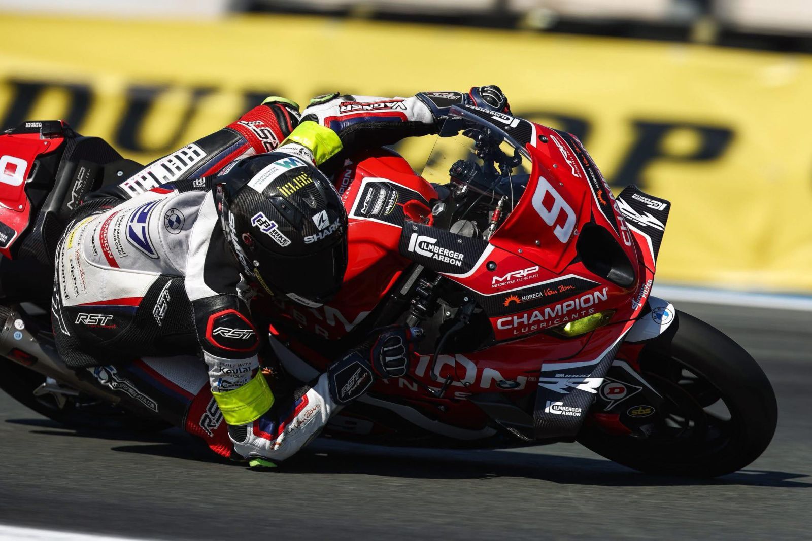 Kovács Bálint gyorsasági motorversenyzőt fogadták a Városházán