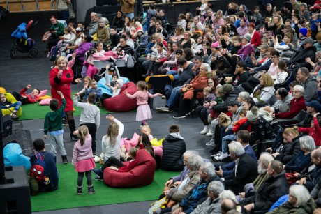 Több százan ünnepeltek együtt a Szeretet Karácsonyon az Alba Regia Sportcsarnokban