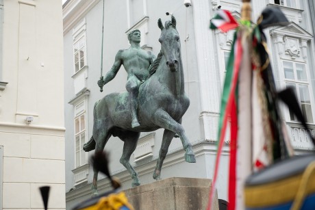 A limanowai csata hős huszárjaira emlékeztek Pátzay Pál lovasszobránál