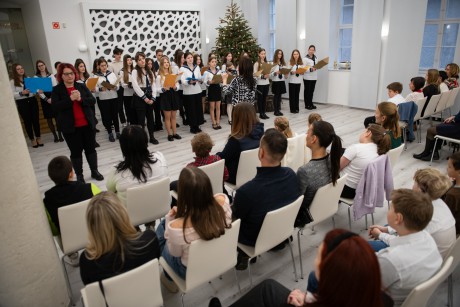 Sajátos nevelési igényű gyerekeket ajándékoztak meg idén Fehérvár Angyalai