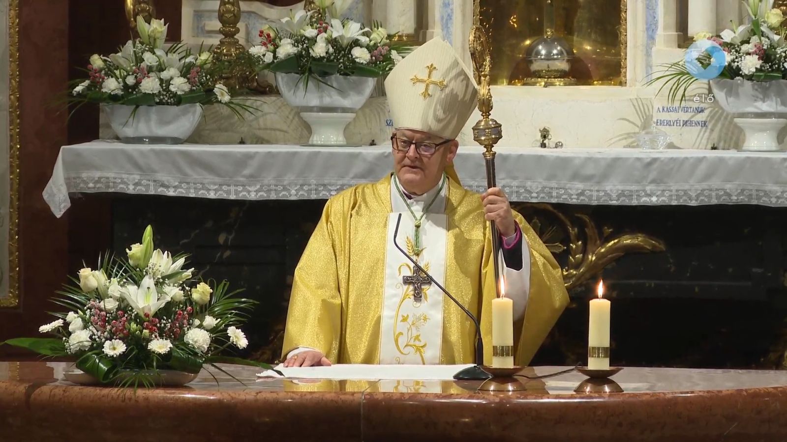 Az imádság ereje képes jobbá tenni a világot - éjféli szentmisével ünnepelték Krisztus világra jövetelét