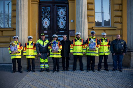 A Magyar Autóklub év végi köszönete a rendőröknek a közös munkáért
