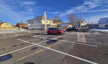 Megnyílt az új 133 férőhelyes, ingyenes parkoló a Sörház téren