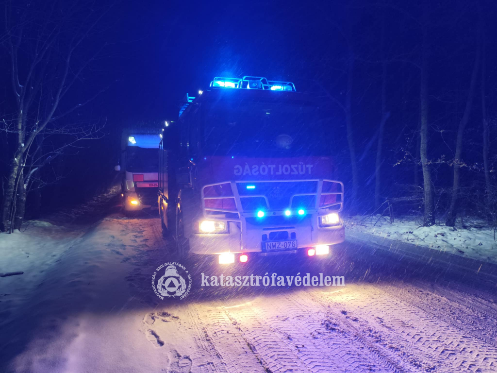 Marad a télies időjárás, hófúvásra is számítani lehet - figyelmeztet a Katasztrófavédelem