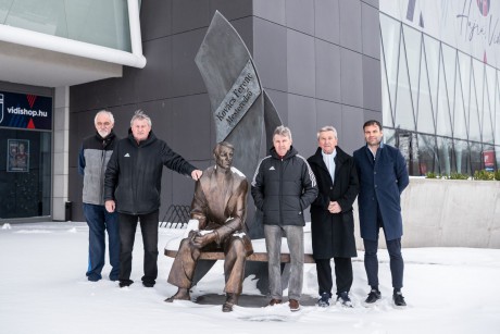 A Vidi örökös tiszteletbeli elnökére, Kovács Ferenc mesteredzőre emlékeztek