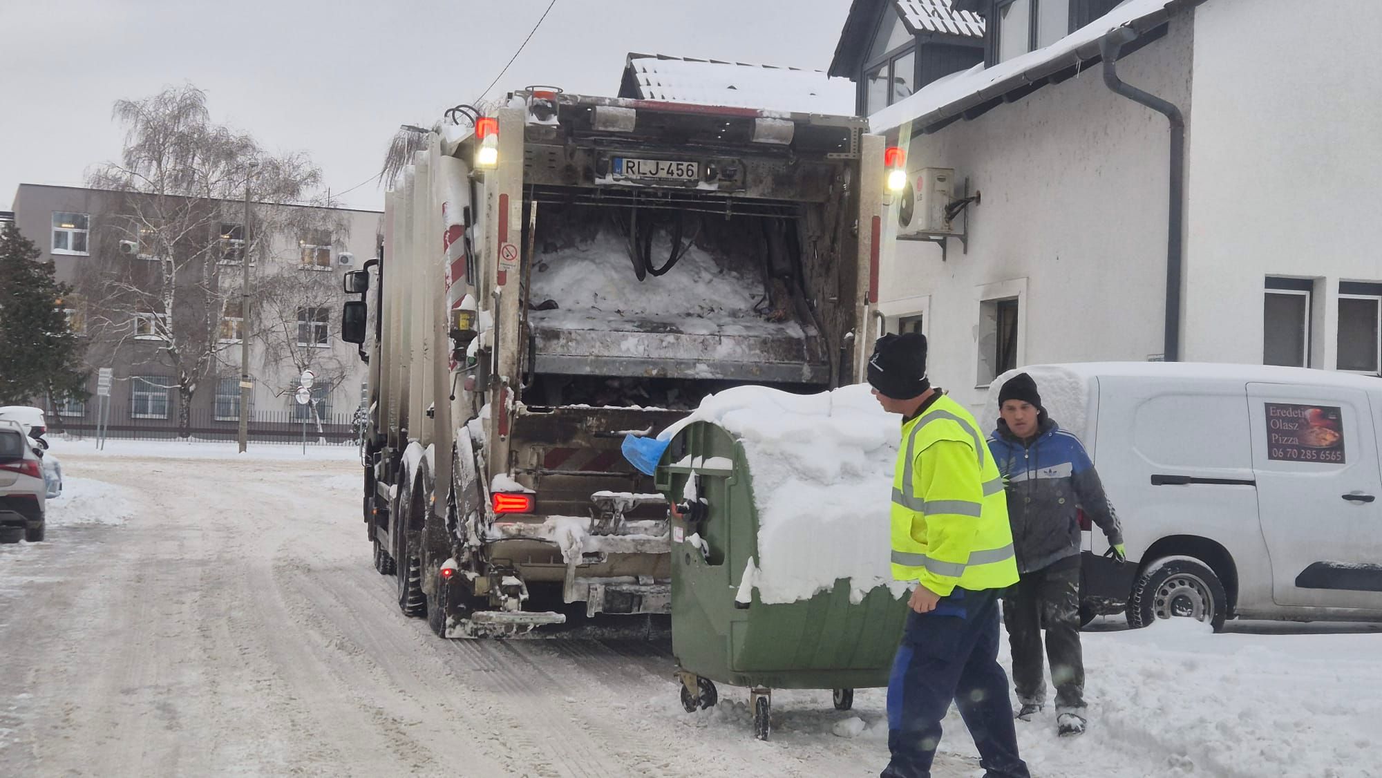 Továbbra is nehezítik az időjárási körülmények a hulladékszállítást