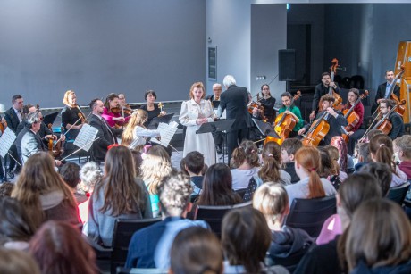 A kortárs magyar zeneszerzés rejtelmeivel ismerkedtek a gyerekek az idei első PartiTúrán