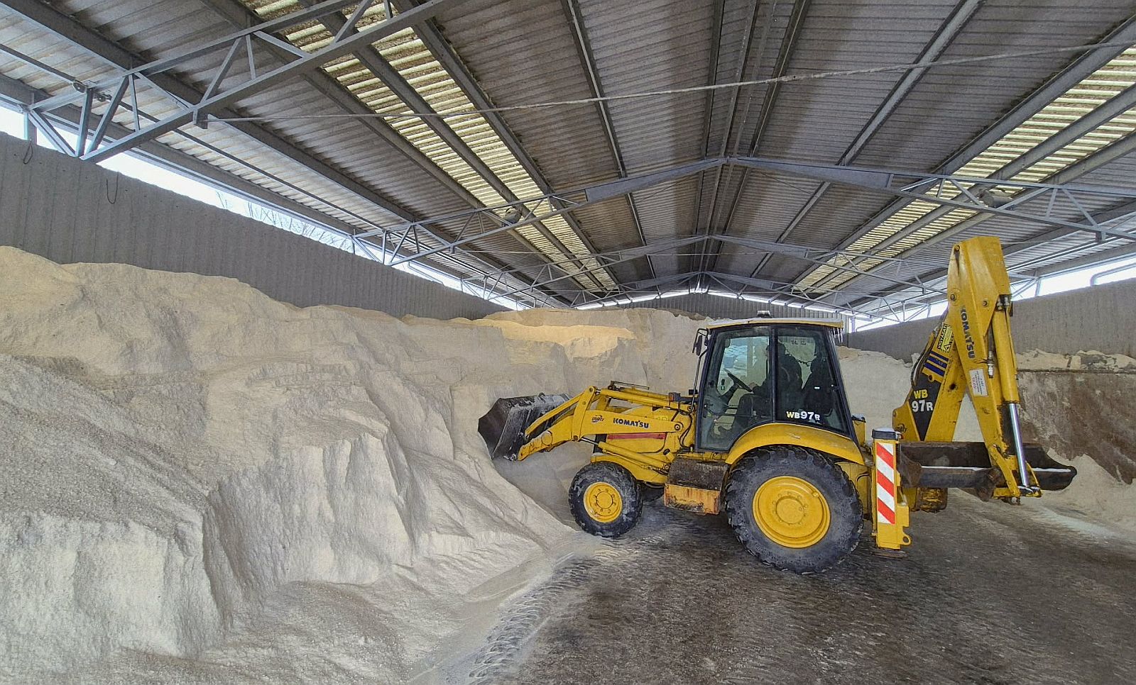 Újratöltik a sótárolót - fehérvári vállalkozók segítenek a szállításban