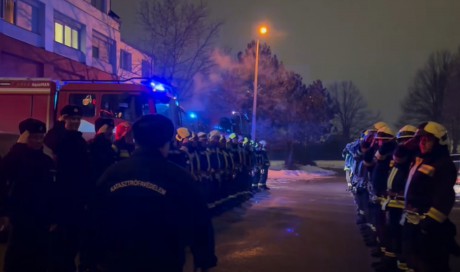 Egy legenda elköszönt - szirénázva, sorfalat állva búcsúztak a fehérvári tűzoltótól