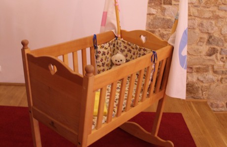 Gondoskodás és összetartozás - új kis lakóját keresi a SZÉNA Egyesület vándorbölcsője