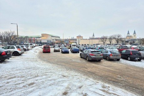 Biztonsági okokból ideiglenesen le kell zárni a murvás parkolót