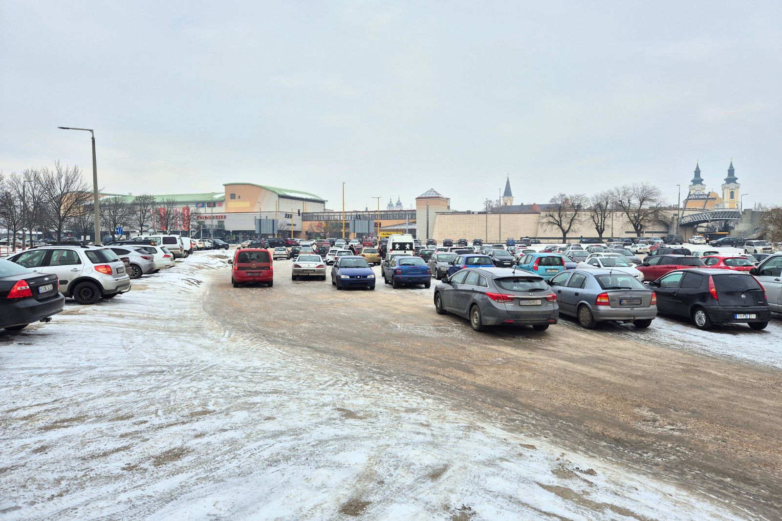 Biztonsági okokból ideiglenesen le kell zárni a murvás parkolót