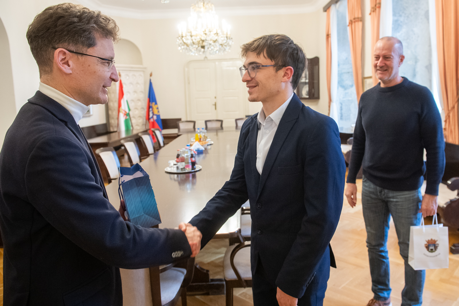 Lédeczi Péter Európa-bajnoki ezüstérmes triatlonost fogadták a Városházán