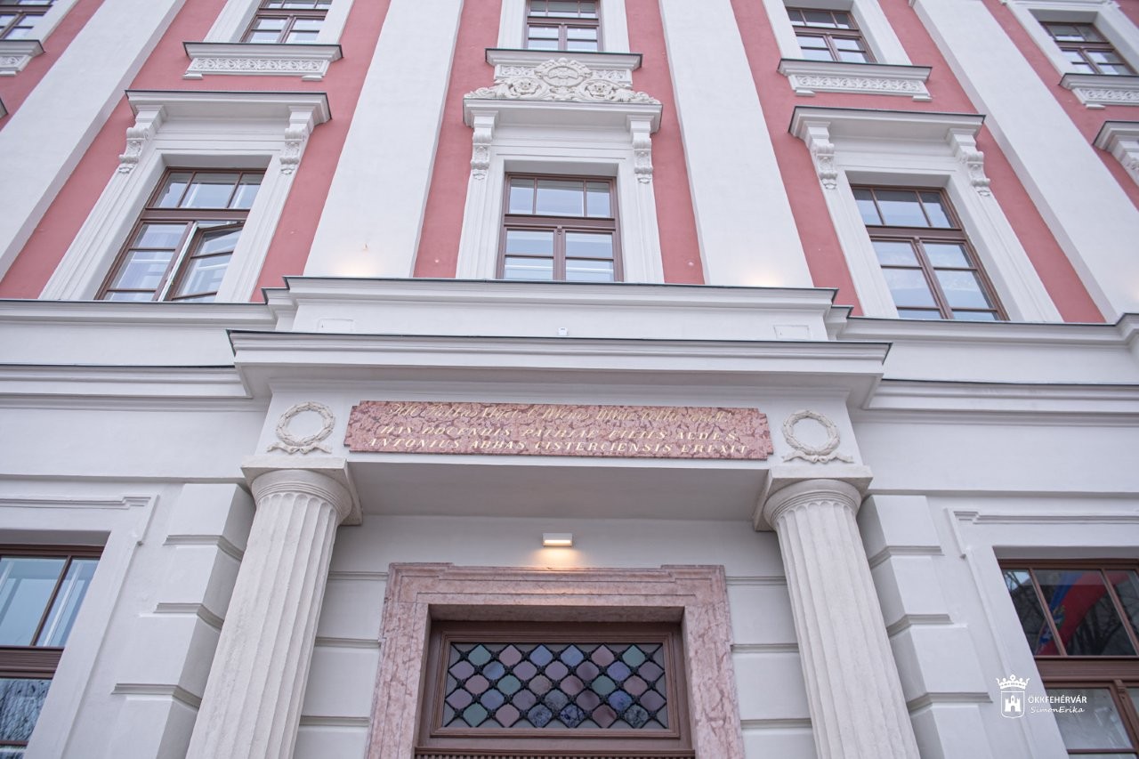 Gyöngyszem a Belváros közepén − egy gimnázium első 200 éve