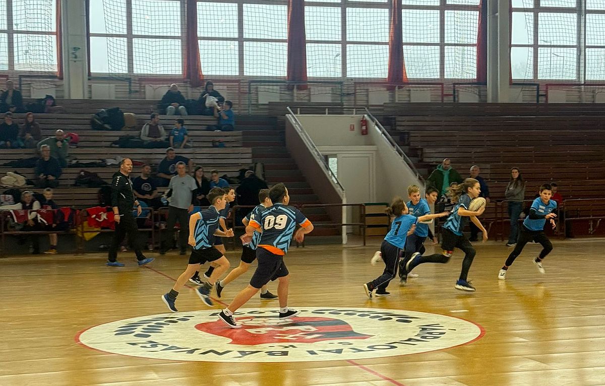 Szoros mérkőzések, kiváló hangulat - teremrugby bajnokságot szervezett az FRC