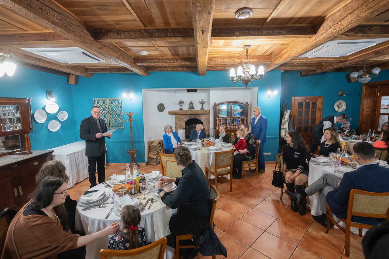 A 90 éves dr. Gálicz Tibor közgazdászt köszöntötte Székesfehérvár