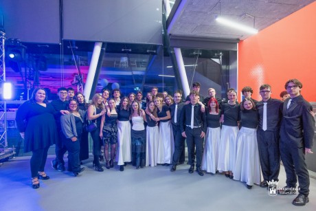 Teltház a Városi Diákbálon – több száz középiskolás bulizott a Sóstói Stadionban