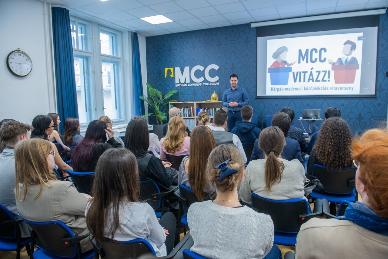 Tíz csapat vesz részt az MCC Vitázz! elnevezésű versenyének regionális fordulóján