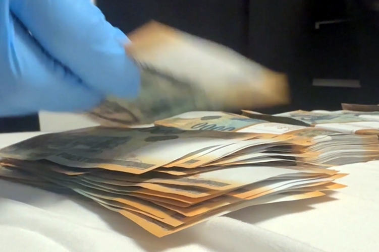 Csalásokból tartotta fenn magát - 17 sértettnek okozott összesen 189 millió forintos kárt