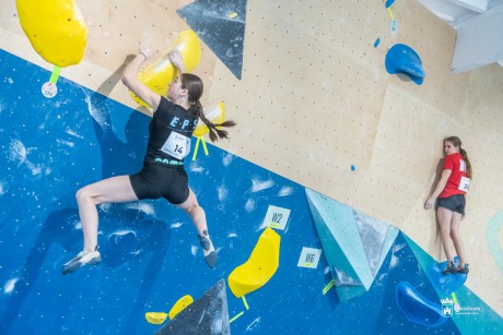 Áthajló falak és gyorsaság - Székesfehérváron készülnek az ország legjobb versenymászói