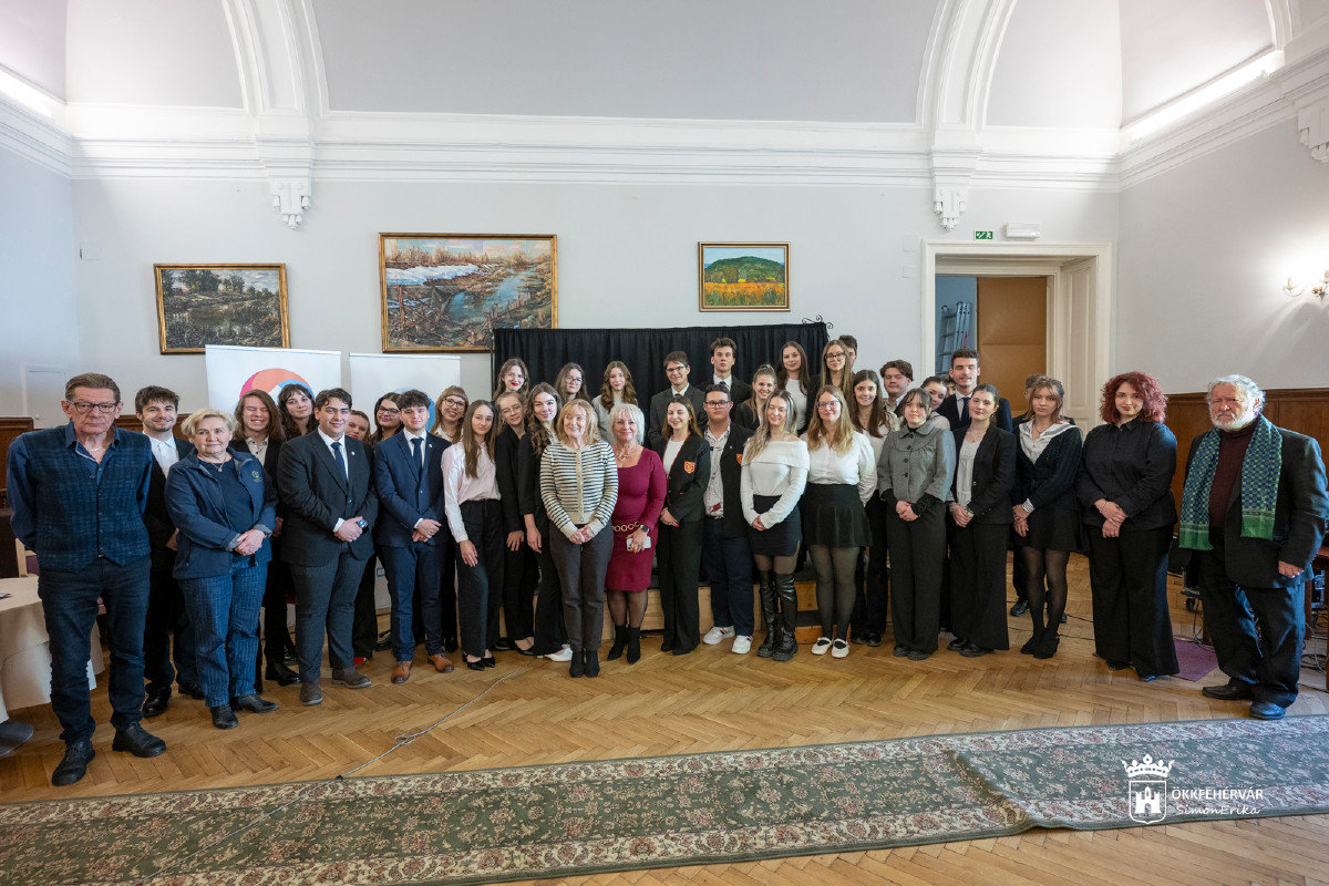 Rekordszámban jelentkeztek a fiatalok a 16. Fehérvári Versünnepre - Február 21-én elődöntő!