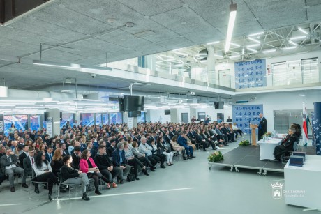 Átvették diplomáikat az Óbudai Egyetem Alba Regia Karának végzett hallgatói