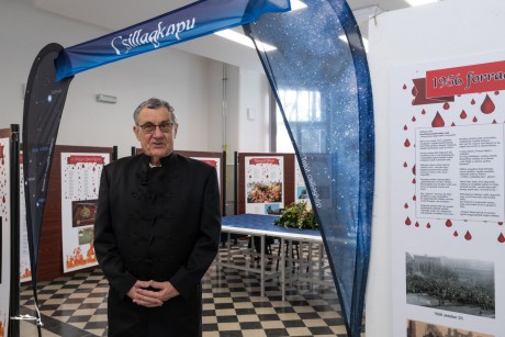 Az Óbudai Egyetemen látható Dr. Wilhelm Ottó Tűz és vér /Történelem és költészet/ című gigaposzter-kiállítása