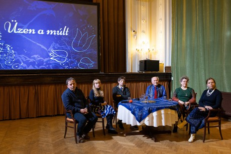 Üzen a múlt - a kékfestés története – bemutatták Burján Zsigmond új dokumentumfilmjét