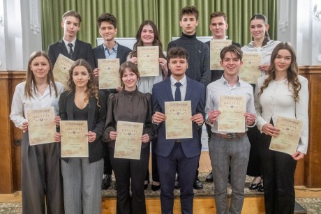 XVI. Fehérvári Versünnep - rekordszámú jelentkező és tizenkét továbbjutó