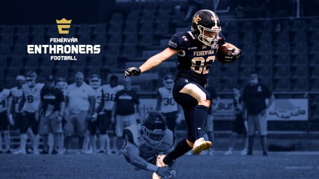 Új irányító, linebacker és offensive coordinator is érkezett a Koronázókhoz