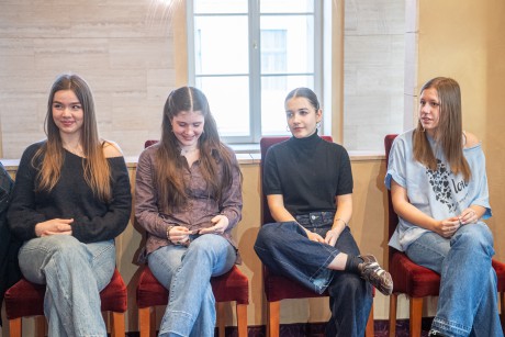 Idén is a Vörösmarty Színház művészei segítik mentorként a Fehérvári Versünnep döntőseit