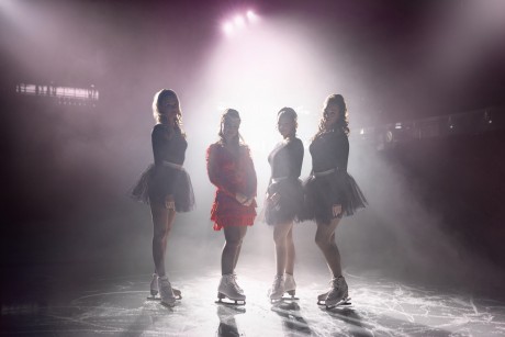 Divatbemutató a jégen - Oszoli Nikolett új kollekciót mutat be Székesfehérváron