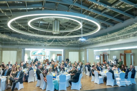 Jótékonysági bál – sérült fiatalok táboroztatása és tehetséges gyermekek támogatására