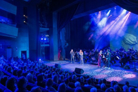 Szerelem, sors, szenvedély - sztárok léptek fel a nőnapi ARSO koncerten