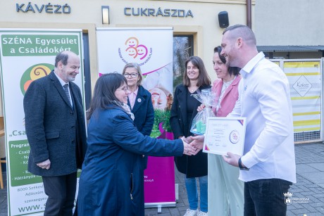 Családbarát szolgáltató díjat kapott a Szabadságharcos úti Krém Cukrászda