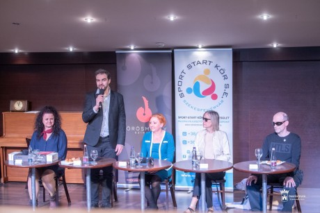 Audionarrációval a látássérültekért a Vörösmarty Színházban