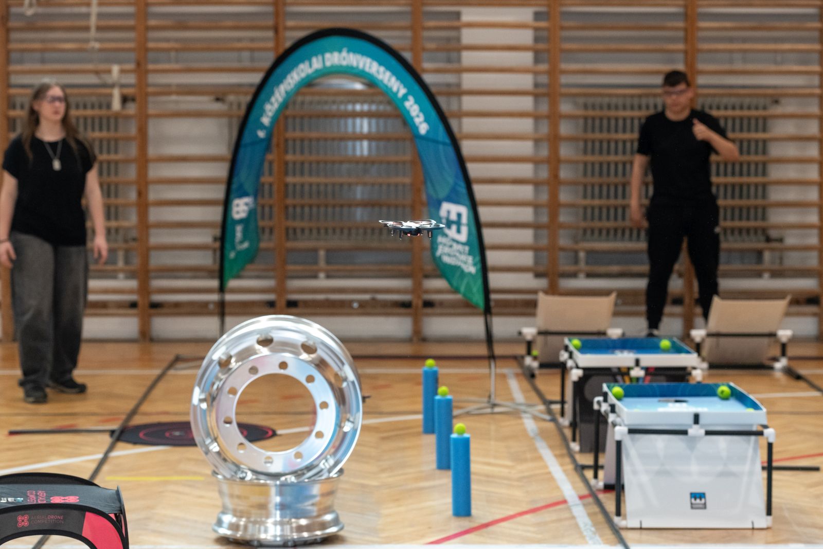 Megkezdődött az ország első középiskolai drónversenye – 12 csapat jut a döntőbe