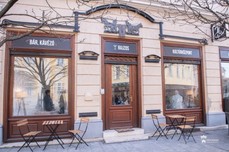 Megnyílt a Rajzos - új, élőzenés kultúrkávézóval bővült Székesfehérvár Belvárosa