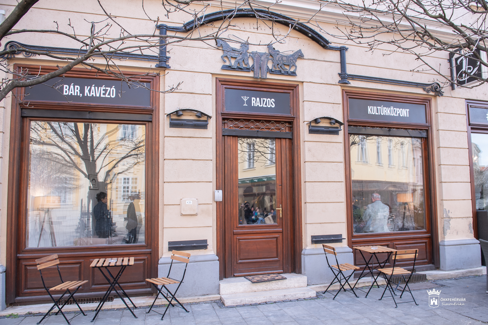Megnyílt a Rajzos - új, élőzenés kultúrkávézóval bővült Székesfehérvár Belvárosa