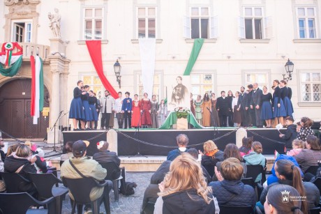A nemzetnek szívében kell hordozni fiait.. - színes programokkal tisztelgett Székesfehérvár a ’48-as hősök emléke előtt