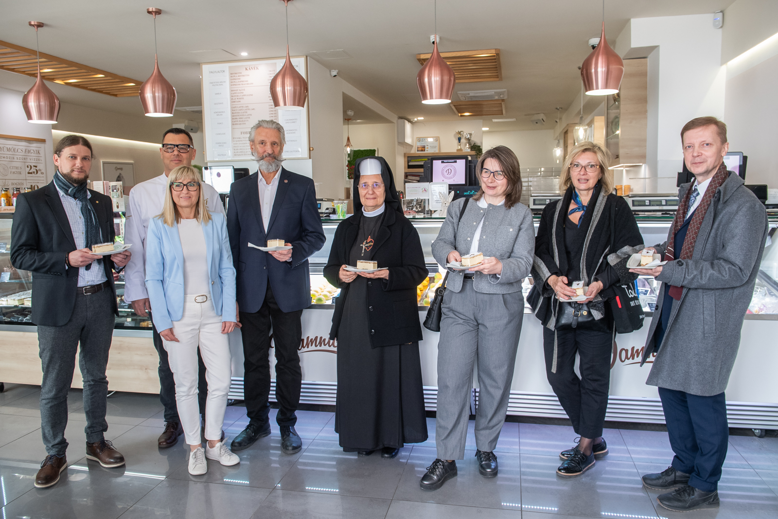 Pápai krémes és Szent II. János Pál-kiállítás Székesfehérváron