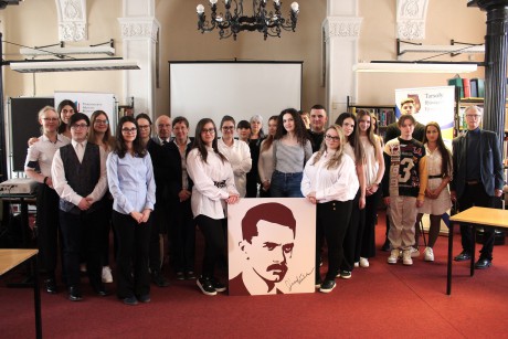 Költőnk és kora –  még regisztrálhatnak a középiskolások a József Attila-versenyre