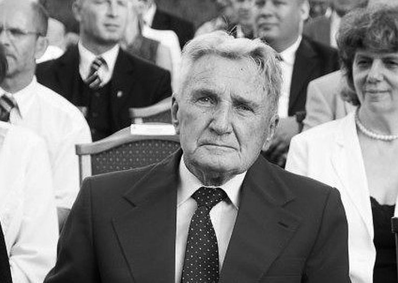 Emléktáblát avatnak az ARÉV legendás vezérigazgatója, Kiss József emlékére