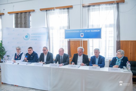 Kormányzati támogatásból újul meg az I. István Technikum teljes vizesblokkrendszere